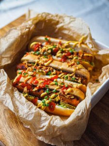 Gotowe wegańskie hot dogi z marchewką